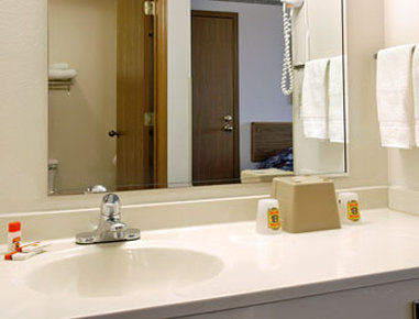 Super 8 By Wyndham Beloit Hotel Room photo